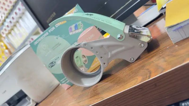 Metal Tape Dispenser with Cutter 2