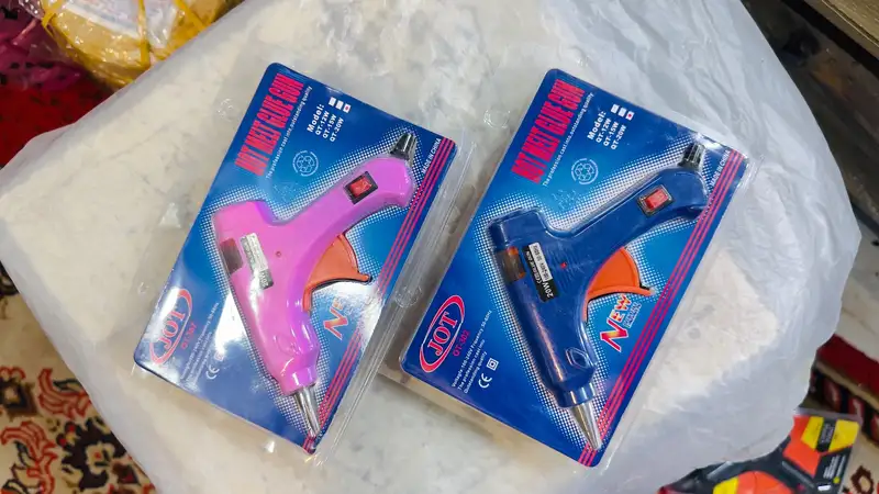 Small Hot Melt Glue Gun (QT-302) 1
